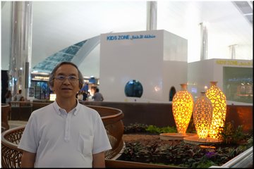 D01-02-02_At Dubai Airport.jpg