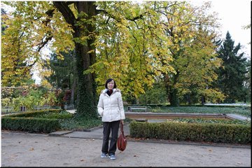 D02-02-04_In the park besides Chopin's old house.jpg