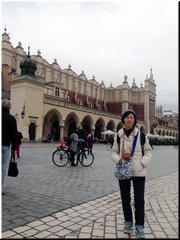 D05-09-01_In front of Cloth Hall in Krakow Main Market Square.jpg