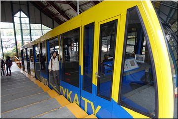 D06-04-01_Taking cable car in  Zakopane, Poland.jpg
