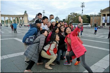 D09-13-03_Heroes' Square --- central area Millennium Monument.jpg