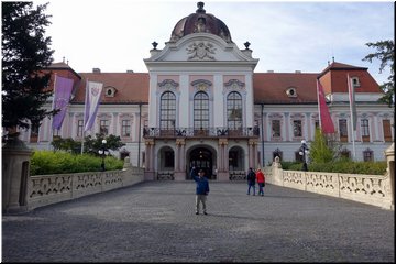 D10-01-01 Royal Palace of Godollo  --- entrance and back court .jpg