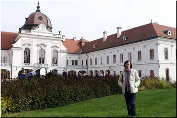 D10-02-01 Royal Palace of Godollo  --- entrance and back court .jpg