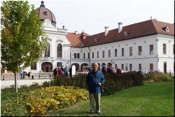 D10-02-02 Royal Palace of Godollo  --- entrance and back court .jpg