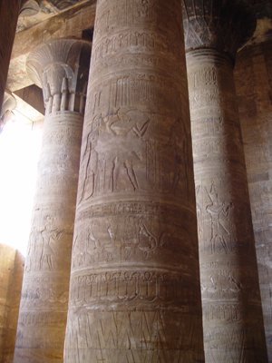 Egypt 2004---D07-03-14  The old carvings on the pillars are still good in shape.jpg