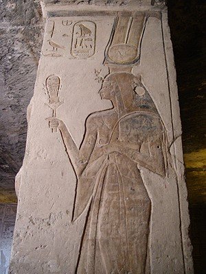 Egypt 2004---D08-02-19 A closer look at the curving of  Nefertari.jpg