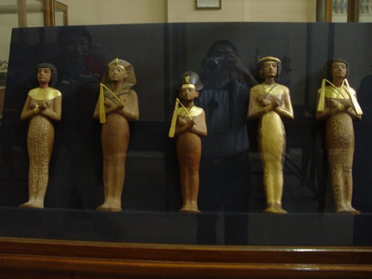 Egypt 2004---D09-03-14 Statuettes of the  king, queen, and priests.jpg