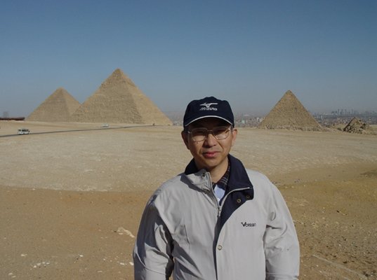 Egypt 2004---D10-03-04 Giza pyramids.jpg