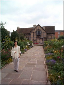 34 Shakespeare's house in Stratford-on-Avon, UK.jpg