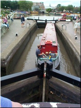 36 A small canal in Gower Park in Stratford-on-Avon, UK.jpg