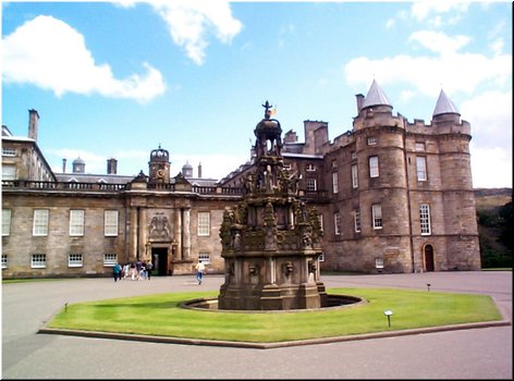 56 Palace of Holyroodhouse, Edinburg, UK.jpg