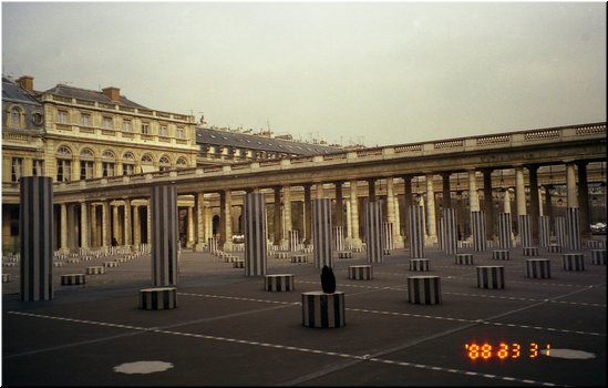 03-30-01-02 Interesting geometric artworks in the courtyard.jpg