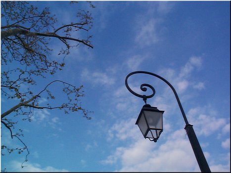 04-02-05-06 Beautiful light poles on the river side.jpg