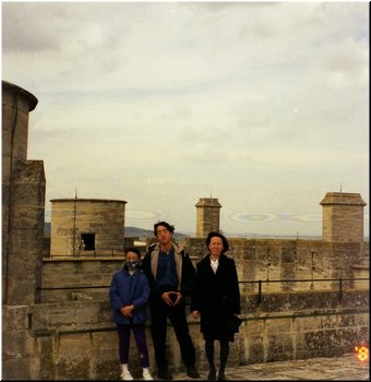 04-02-07-04 A picture of our family taken on the top of the castle.jpg