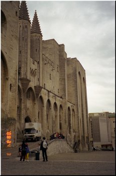 04-03-01-01 Side view of Palace of Pope in Avignon, France.jpg