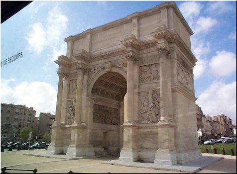 04-03-03-01 An arch of triumph at Aix-en-Provence, France.jpg