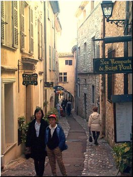 04-05-01-01 Mama & Meimei in the village of St. Paul de Vence, France.jpg