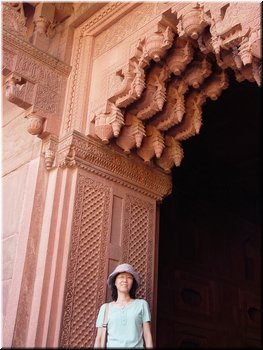 Day 5 --- 08 Agra Fort (in Jehangir's Palace).jpg