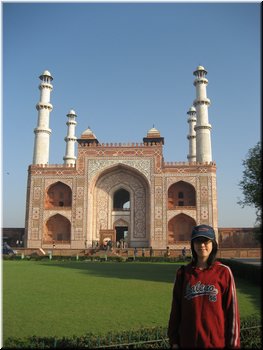 Day 6 --- 01 Akbar's Tom at Sikandra near Agra.jpg