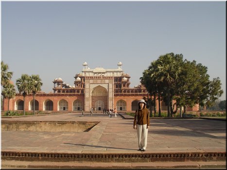Day 6 --- 03 Akbar's Tom at Sikandra near Agra.jpg