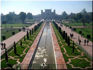 05 The entrance and yard.jpg