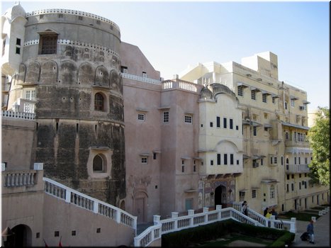 Day 2 --- 02-01 Mandawa Castle (castle front) (taken by Meimei).jpg