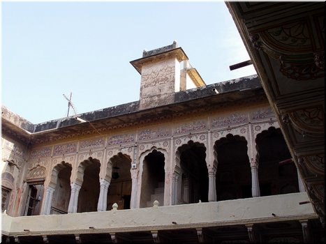 Day 2 --- 03-04 Mandawa havelis (interior of an old haveli).jpg