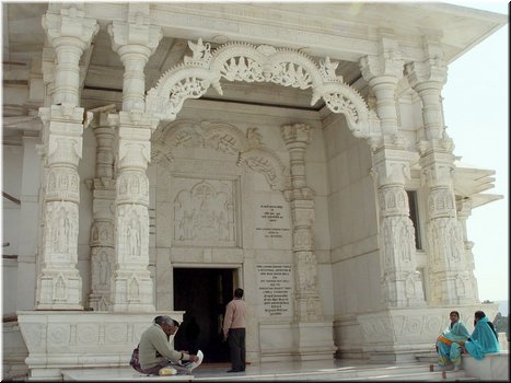 Day 3 --- 01-02 Birlar Lakshmi Narayan Temple, Jaipur (the front door).jpg