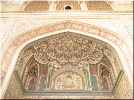 Day 4 --- 02-06 Amber Fort (pretty doorway painting)(taken by Meimei).jpg