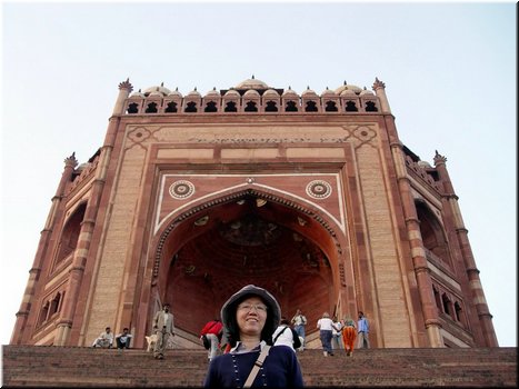 Day 4 --- 03-01 Fatehpur Sikri 'City of Victory' (Main entrance).jpg