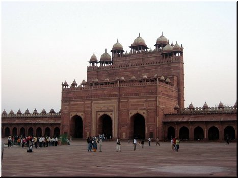 Day 4 --- 03-03 Fatehpur Sikri (Back of main entrance).jpg