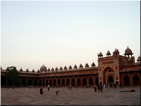 Day 4 --- 03-06 Fatehpur Sikri (magnificent walls).jpg