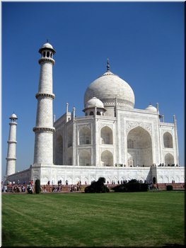 Day 5 --- 01-03 Taj Mahal (a side view) (taken by Meimei).jpg