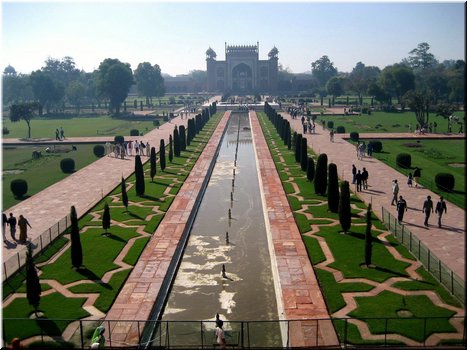 Day 5 --- 01-06 Taj Mahal (main entrance building and yard).jpg