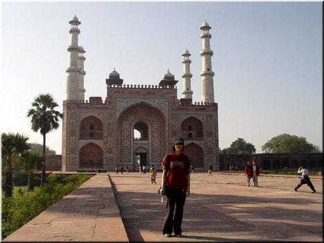 Day 6 --- 01-01 Akbar's Mausoleum (in the courtyard).jpg