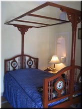 01 A bed of ancient style on which Meimei slept (taken by Meimei).jpg
