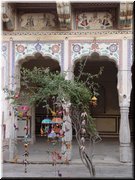 32 Haveli 5 - selling souvenirs in the courtyard.jpg