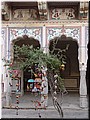 32 Haveli 5 - selling souvenirs in the courtyard.jpg