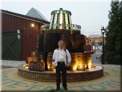 01-03-08 Beer barrels were used for art decoration outside Meijikan in Hakodate.JPG