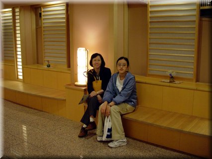 01-05-06 A shot on the way to public bath pond in Yunogawa Hotel.JPG