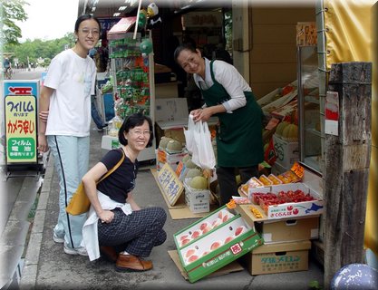 02-02-05-01 We bought juicy peaches and had a shot with the lady boss.jpg