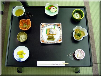 03-01-07 The breakfast had many dishes like the dinner of last night.JPG