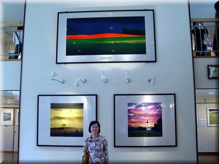04-03-03-08 A memento picture in Takushinkan (a photo picture exhibition house) in Biei.jpg