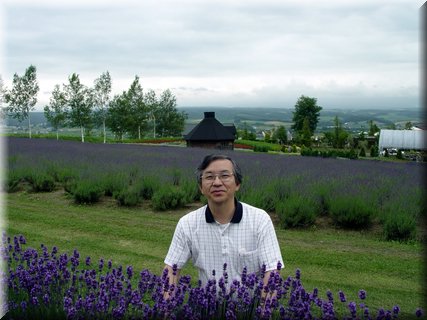 04-04-03-09 How about Papa's pose in Flowerland.jpg