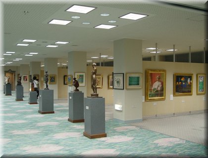 04-05-05 There was an art museum in the hotel.jpg