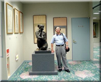 04-05-06 Papa at a girl sculpture he likes in the museum.jpg