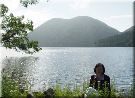 05-02-016 Mamma at Shikaribetsu Lake shore.JPG