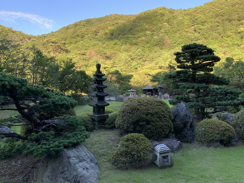 Japan 2024---02-07-01_Pretty Japanese garden in Hotel Unzen.jpg