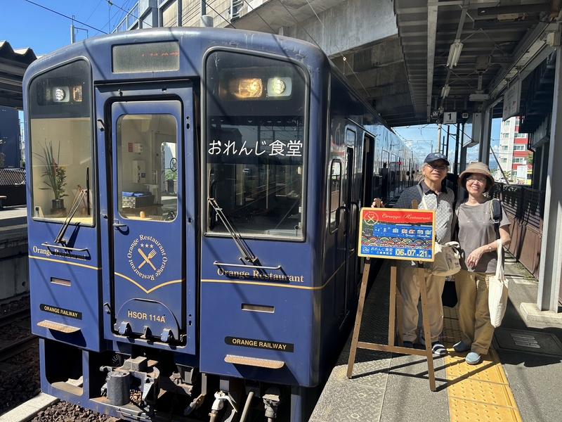 Japan 2024---03-05-01_Taking a memory shot before the Orange-Railway Train starts from Yatsushiro.jpg
