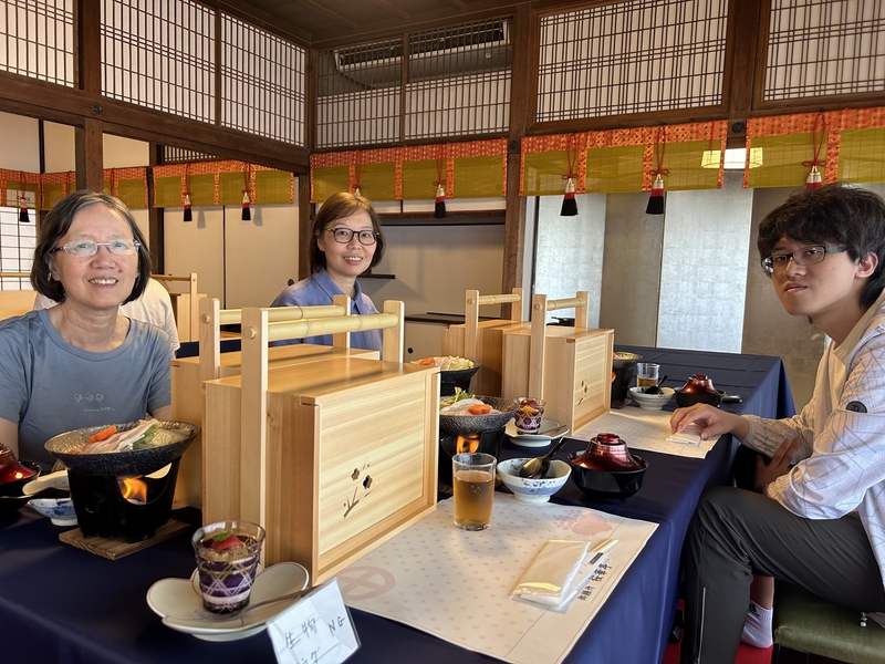 Japan 2024---04-05-01_We had lunch in a Japanese-style room in Senganen.jpg